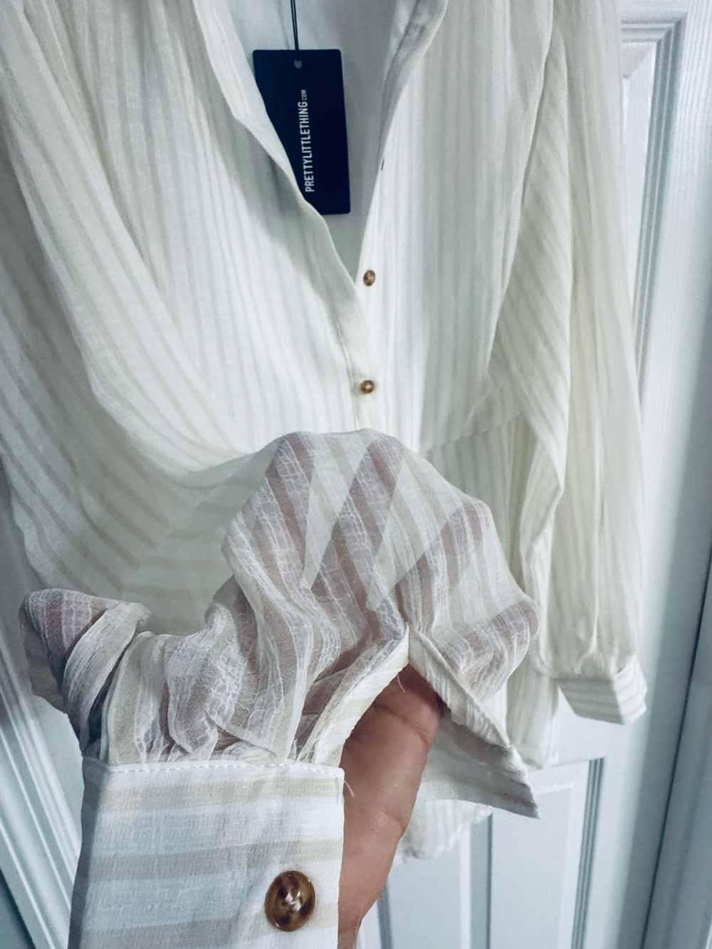 PrettyLittleThing Cream Button-Up Top - Picture 4 of 5
